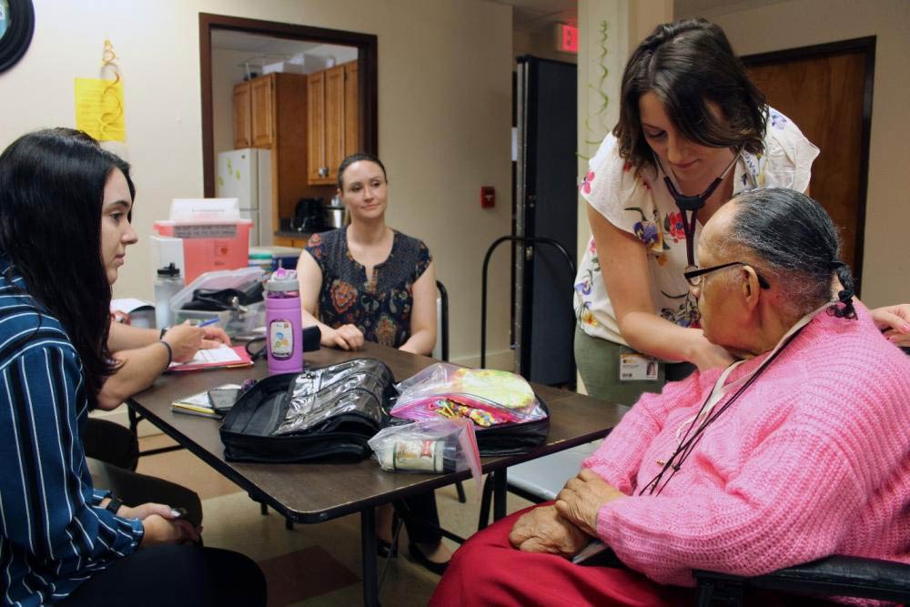 A nurse practitioner student examines a resident at one of the VCU School of Nursing's Richmond Health and Wellness Program sites.
